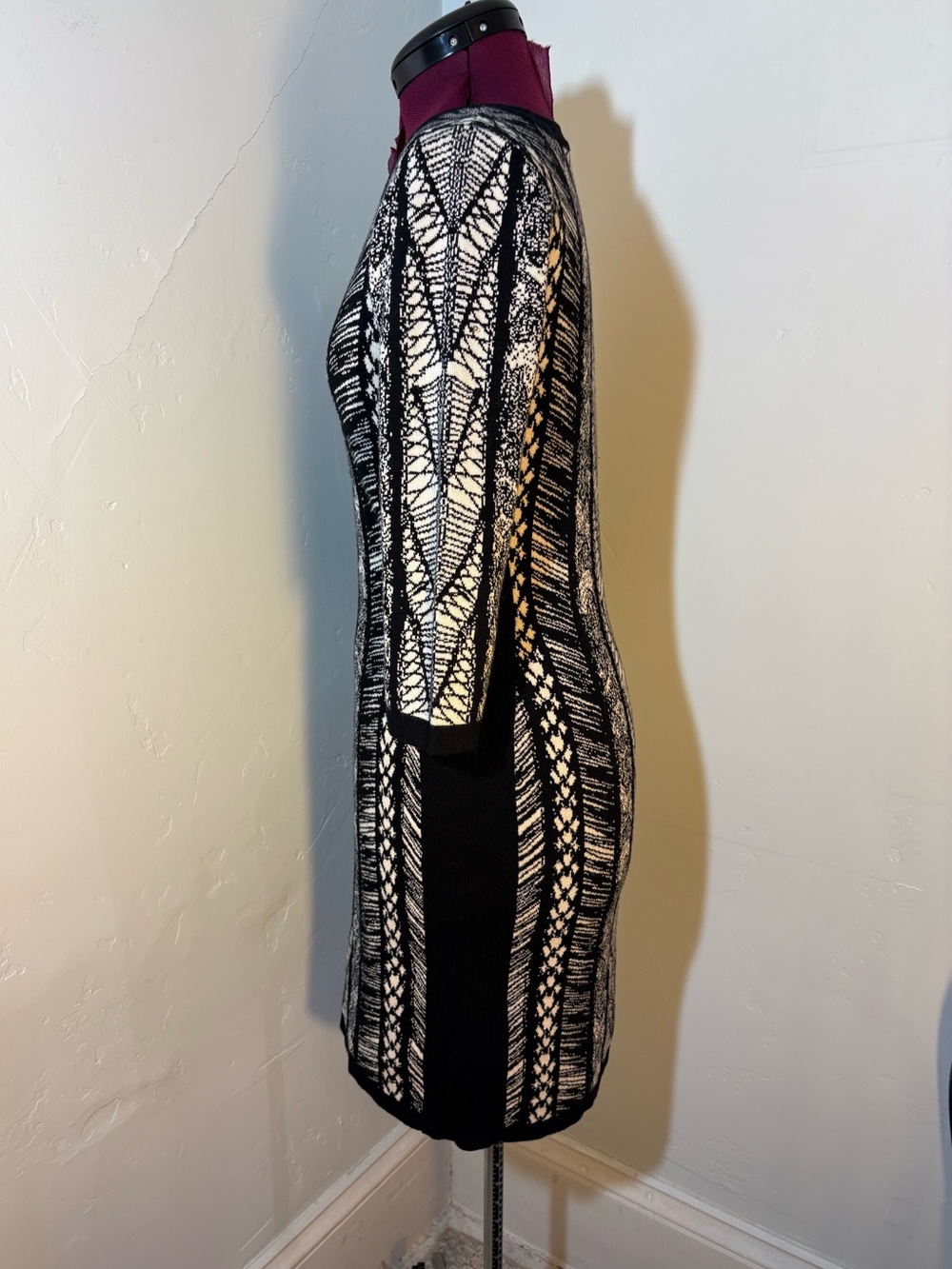J. Taylor kaleidoscope black and white sweater dress Y2K style medium washable